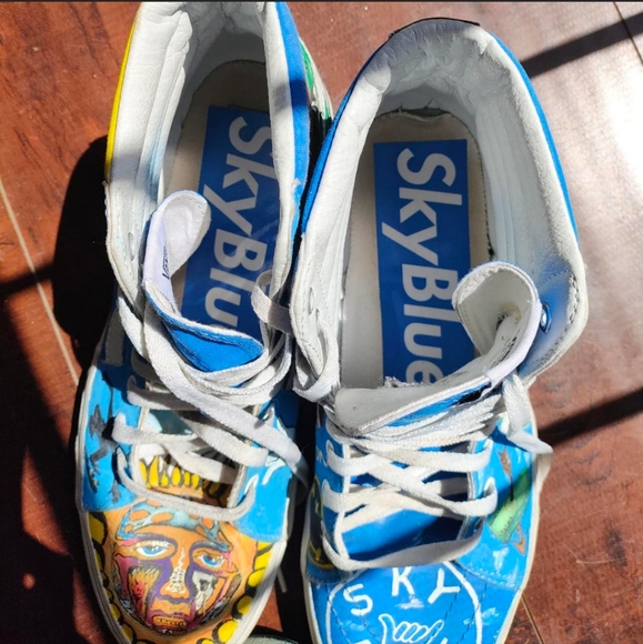 Custom Vans - Picture 2 of 6